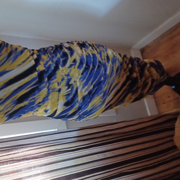 Swirly Sleeveless Dress - Picture 6 of 6